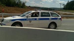 Zaradi hitrosti izgubila oblast nad vozilom